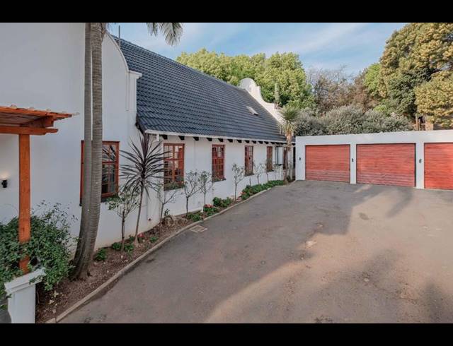 7 BEDROOM HOUSE FOR SALE IN MORELETAPARK